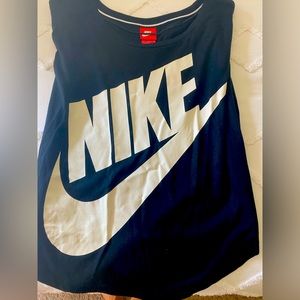 Women Nike workout shirt short sleeve